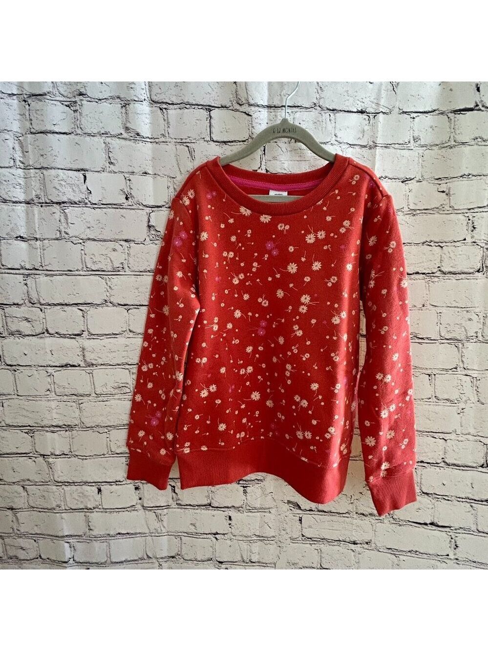 New without tag Girl's Amazon Essentials sweatshirt Size M